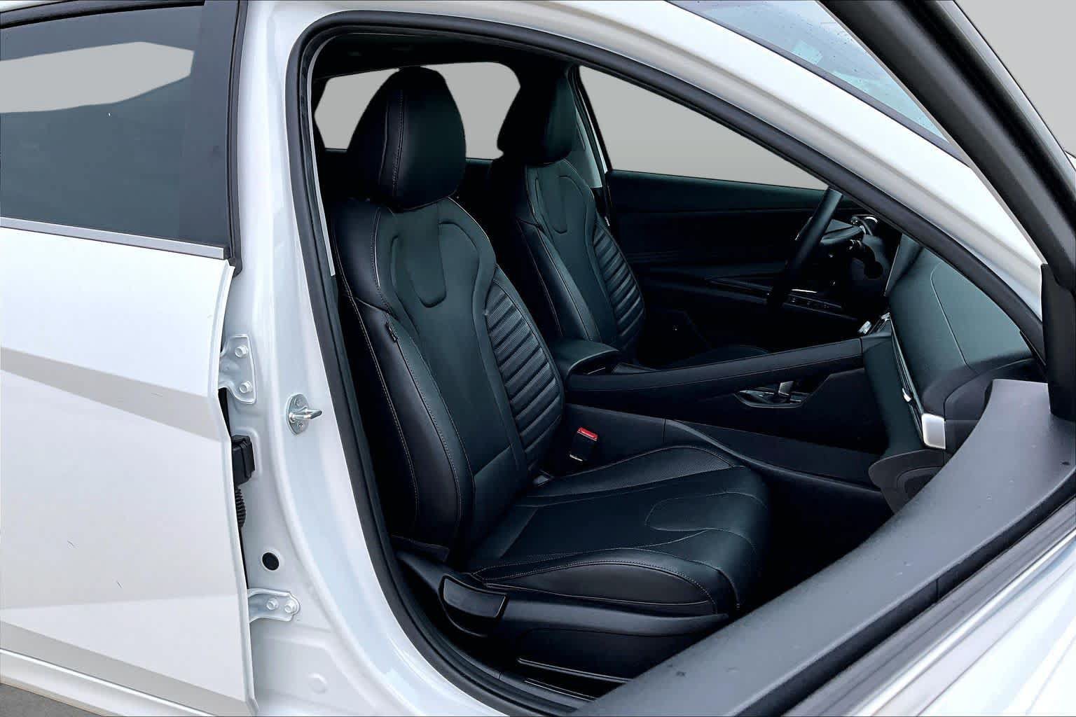 Certified 2023 Hyundai Elantra Limited FWD image 9