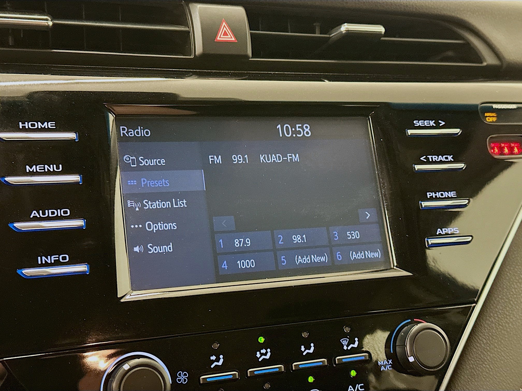 Used 2018 Toyota Camry LE FWD image 21