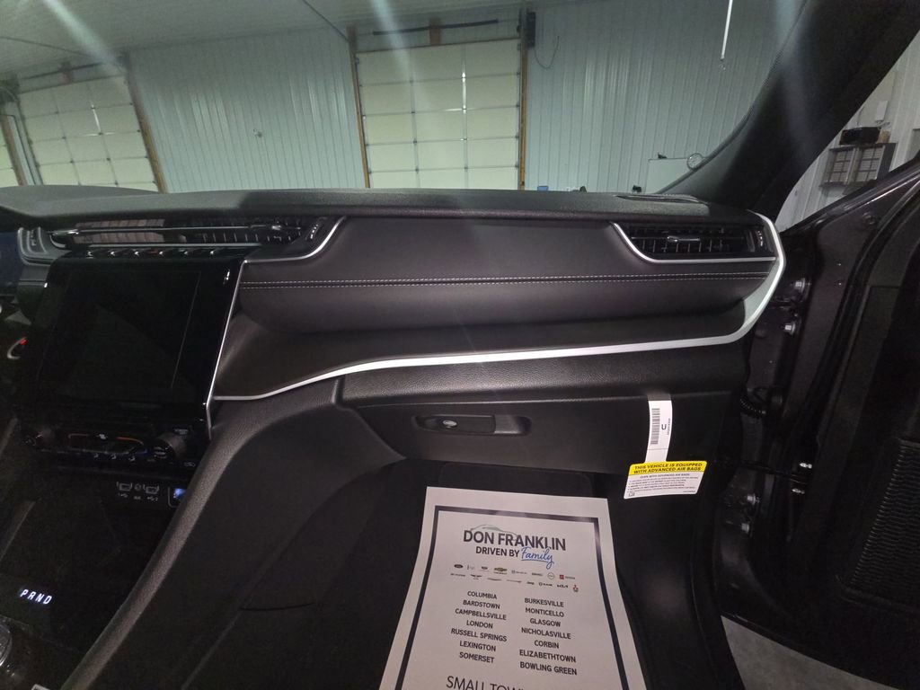 New 2025 Jeep Grand Cherokee L Laredo image 12