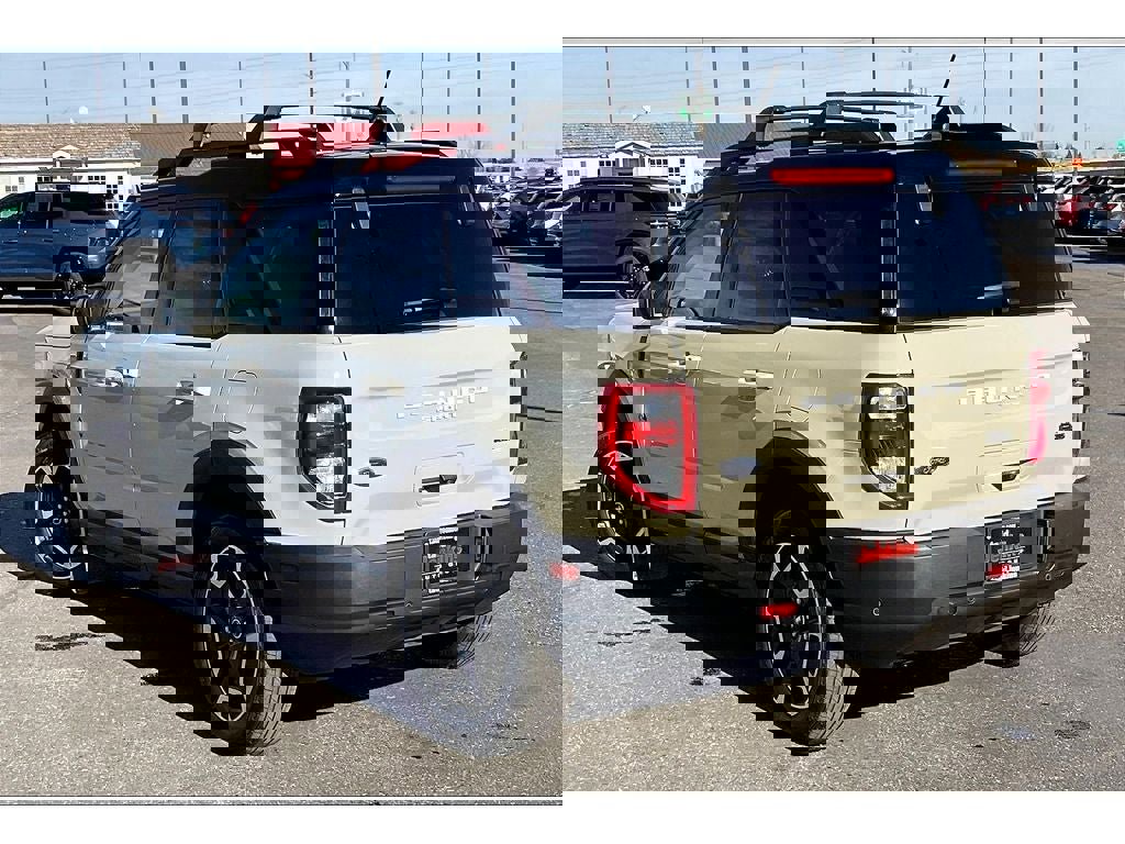 Used 2024 Ford Bronco Sport Outer Banks w/ Tech Package image 12