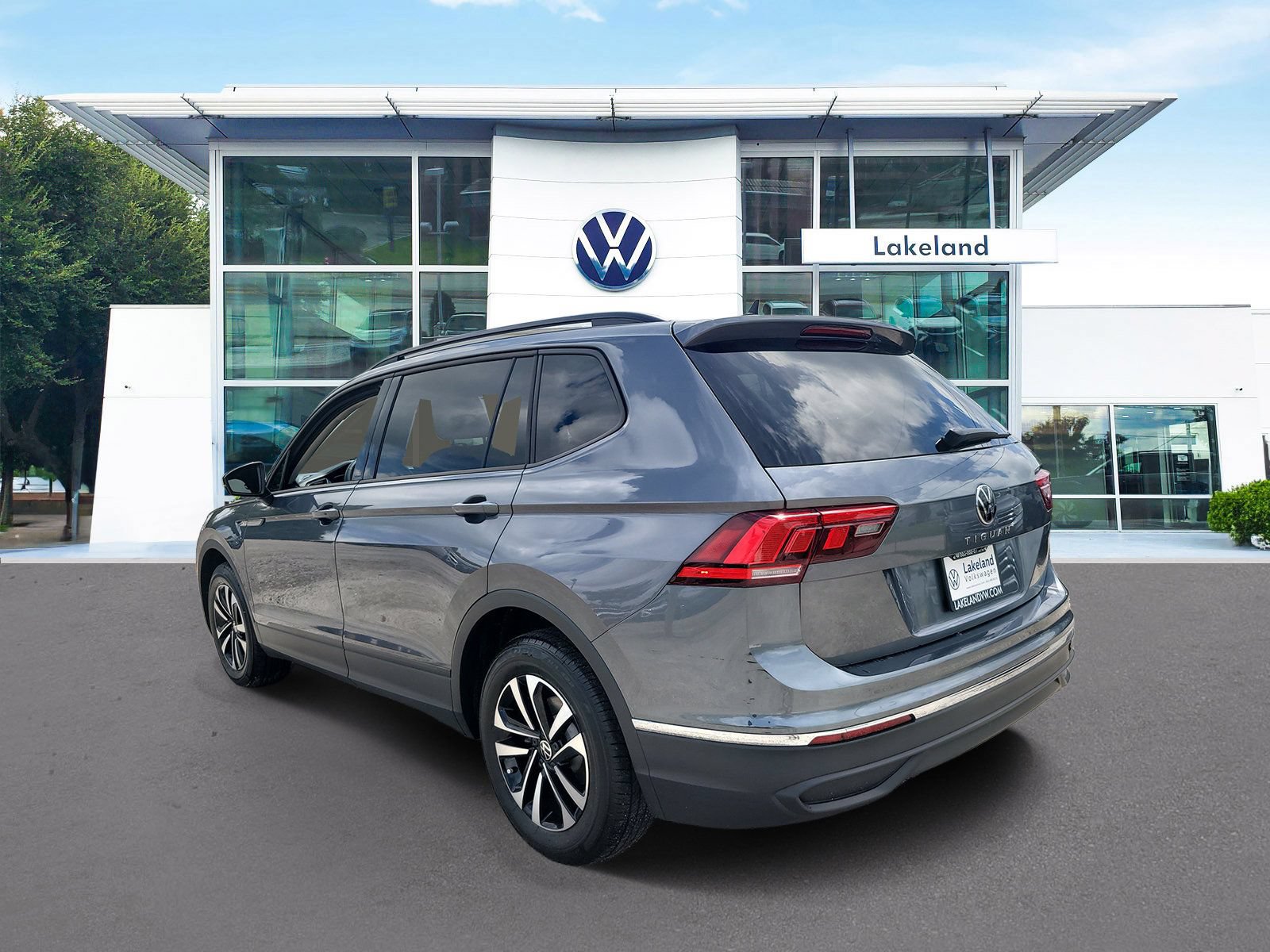 Used 2024 Volkswagen Tiguan S FWD image 4