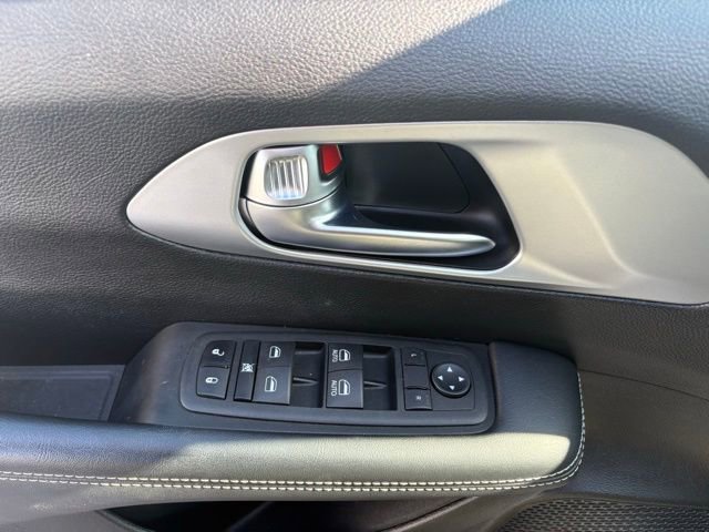 Certified 2023 Chrysler Pacifica Touring image 13