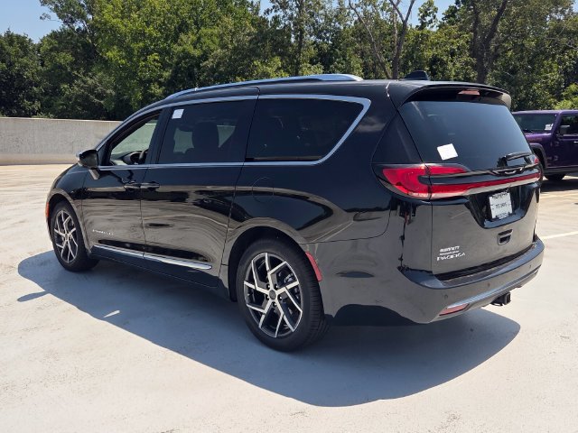 New 2027 Chrysler Pacifica Pinnacle w/ Theater Group FWD image 6