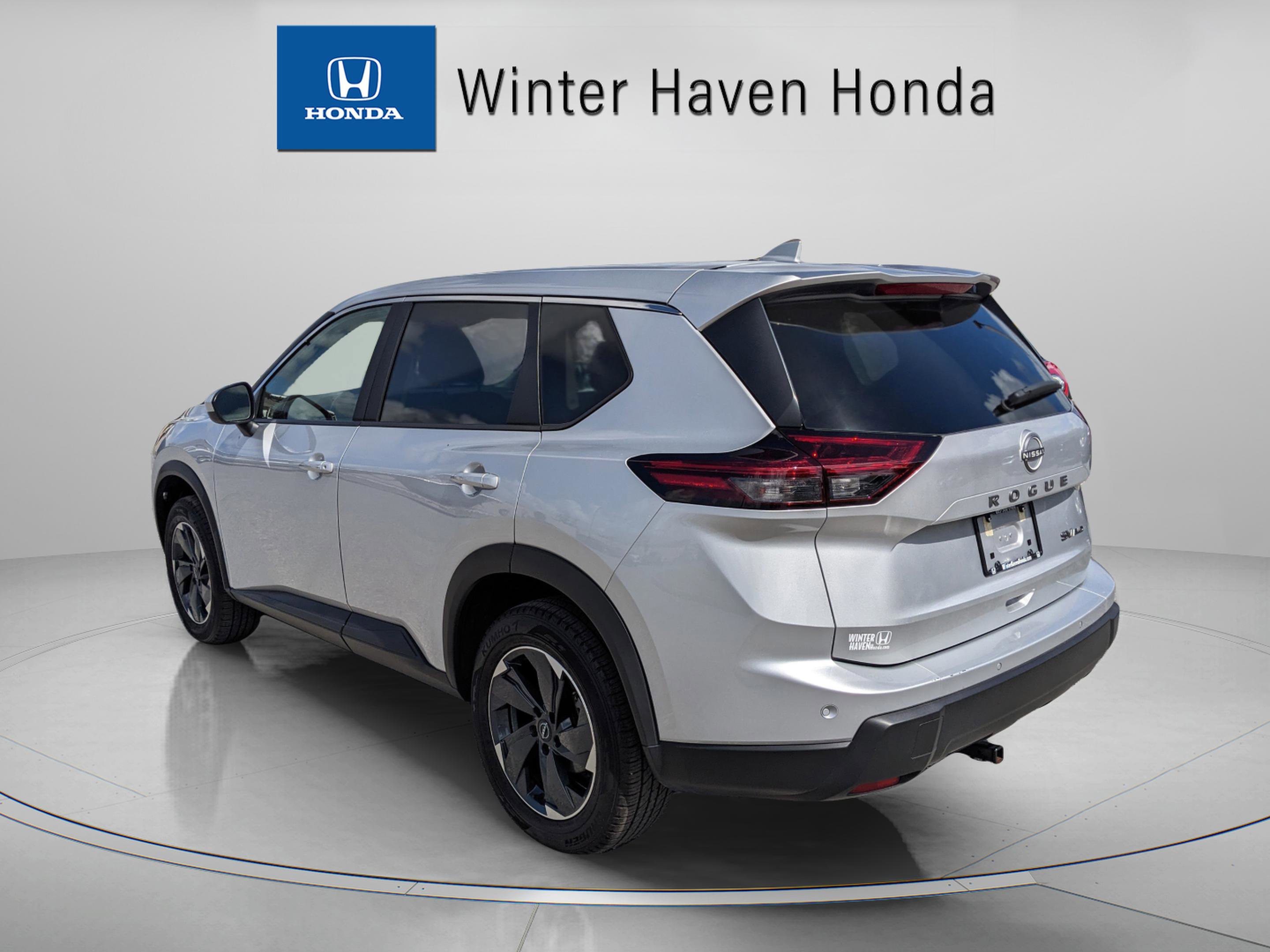 Used 2024 Nissan Rogue SV image 6