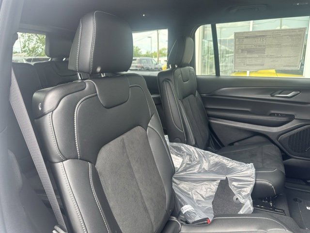 New 2025 Jeep Grand Cherokee L Altitude image 17