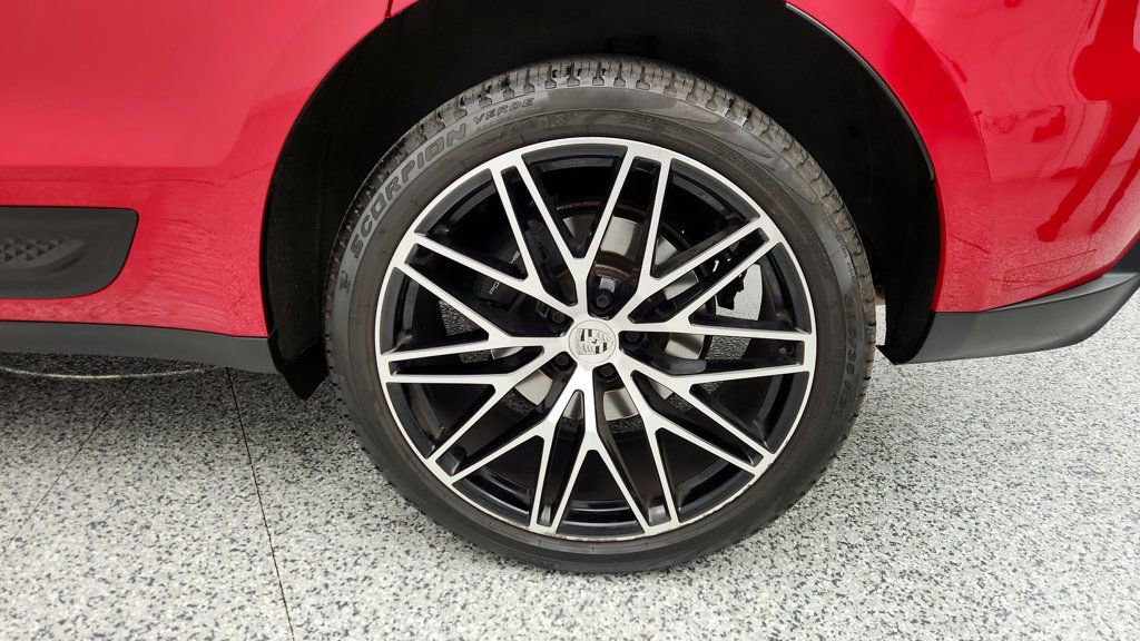 Used 2024 Porsche Macan image 9