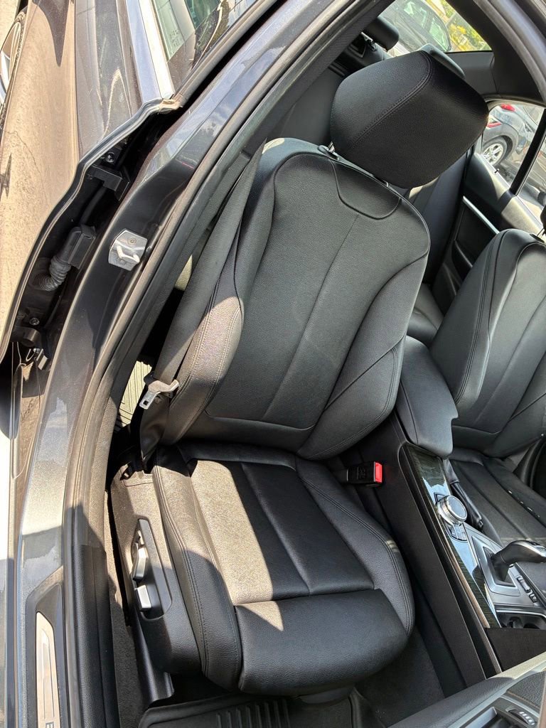Used 2018 BMW 330i xDrive Sedan w/ Convenience Package AWD/4WD image 19