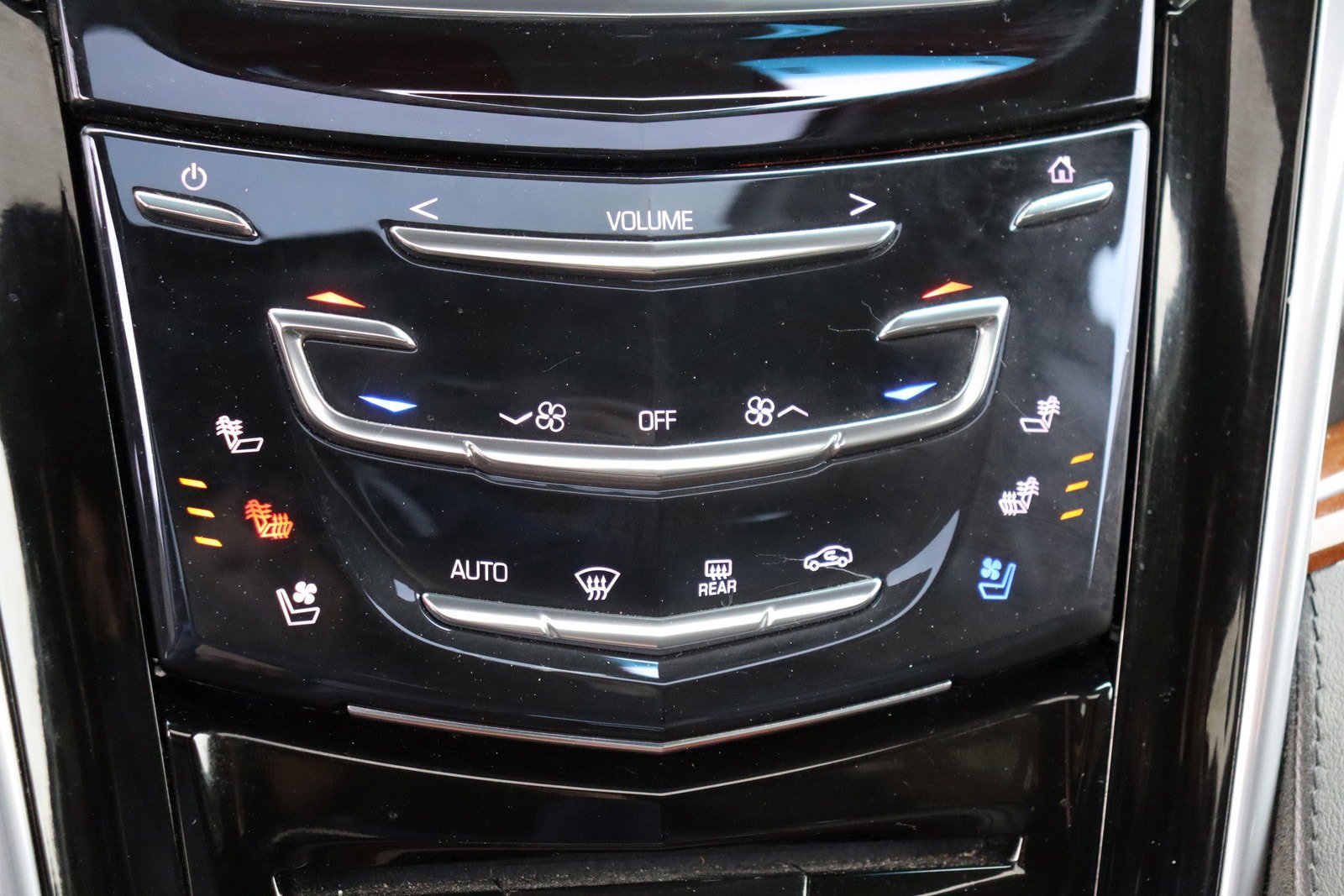 Used 2019 Cadillac Escalade Luxury AWD/4WD image 40
