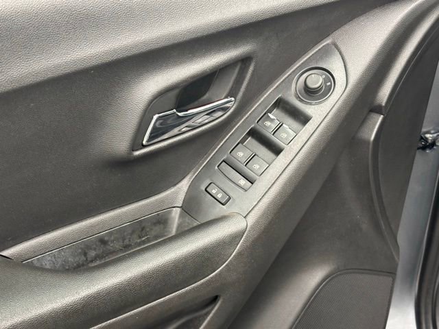 Used 2020 Chevrolet Trax LS w/ Tint and Cruise Package image 10