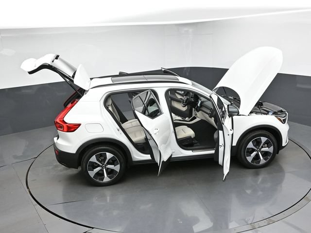 Used 2024 Volvo XC40 B5 Plus AWD/4WD image 45