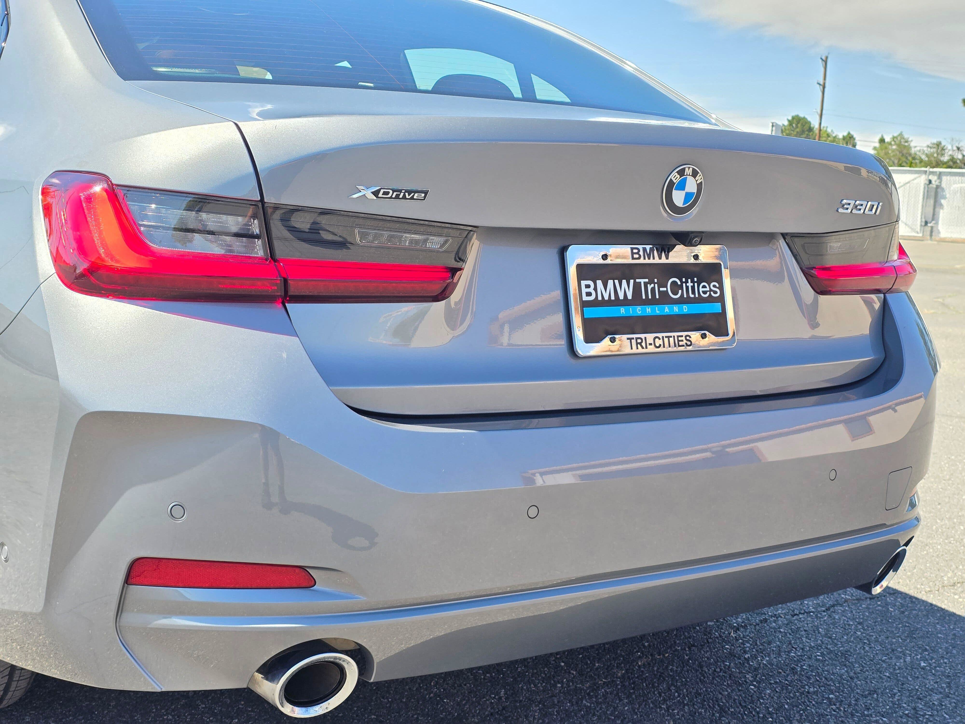 Certified 2023 BMW 330i xDrive Sedan w/ Premium Package AWD/4WD image 7