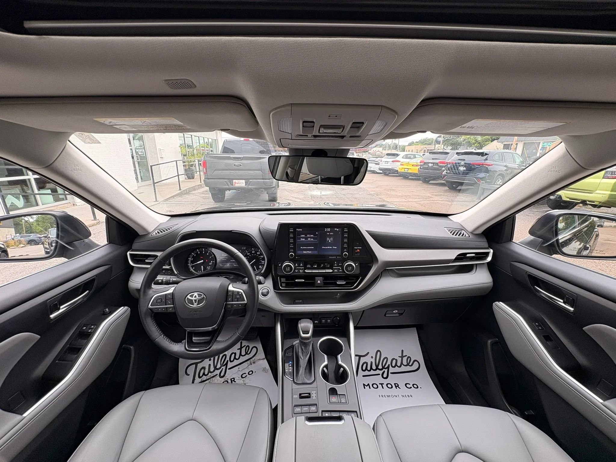 Used 2021 Toyota Highlander XLE AWD/4WD image 18