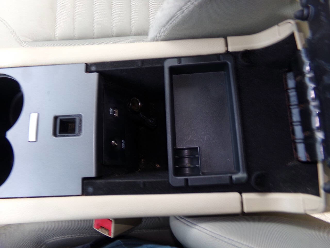 Used 2016 Ford Taurus SE image 50