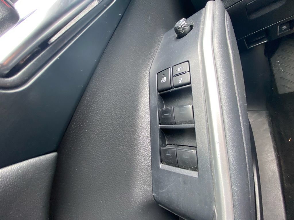 Used 2022 Toyota Highlander XLE AWD/4WD image 17