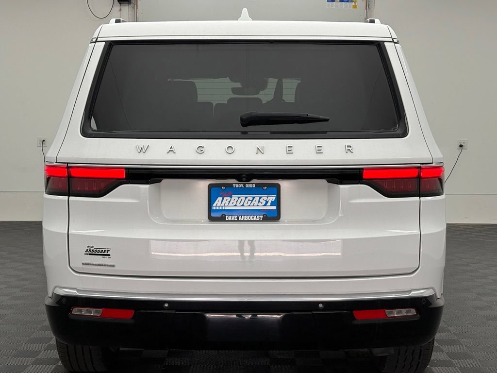 Used 2023 Jeep Wagoneer 4WD image 8