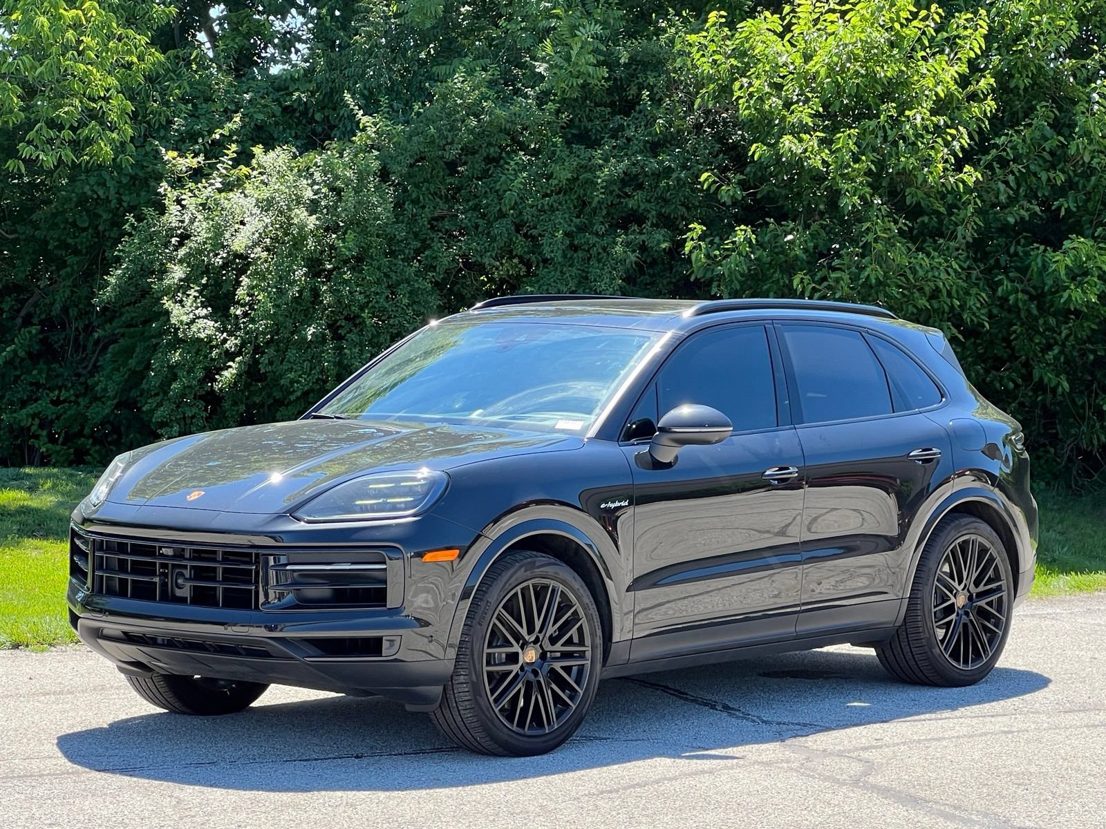 Certified 2025 Porsche Cayenne E-Hybrid AWD/4WD image 1