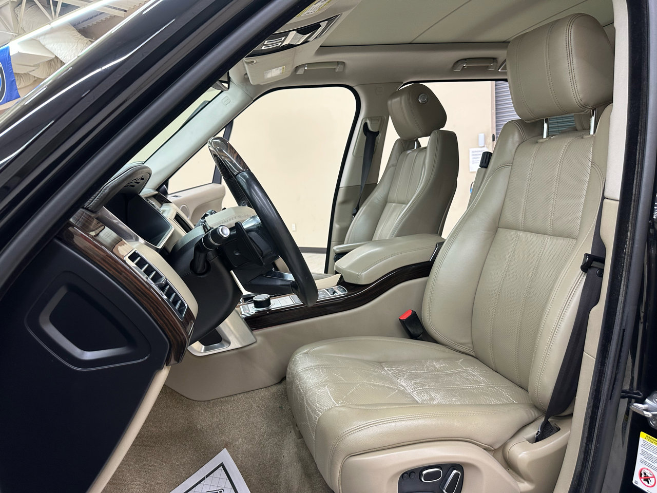 Used 2014 Land Rover Range Rover HSE image 21