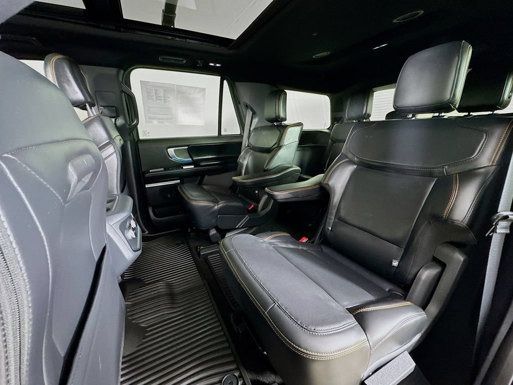 Used 2025 Ford Expedition Tremor AWD/4WD image 24