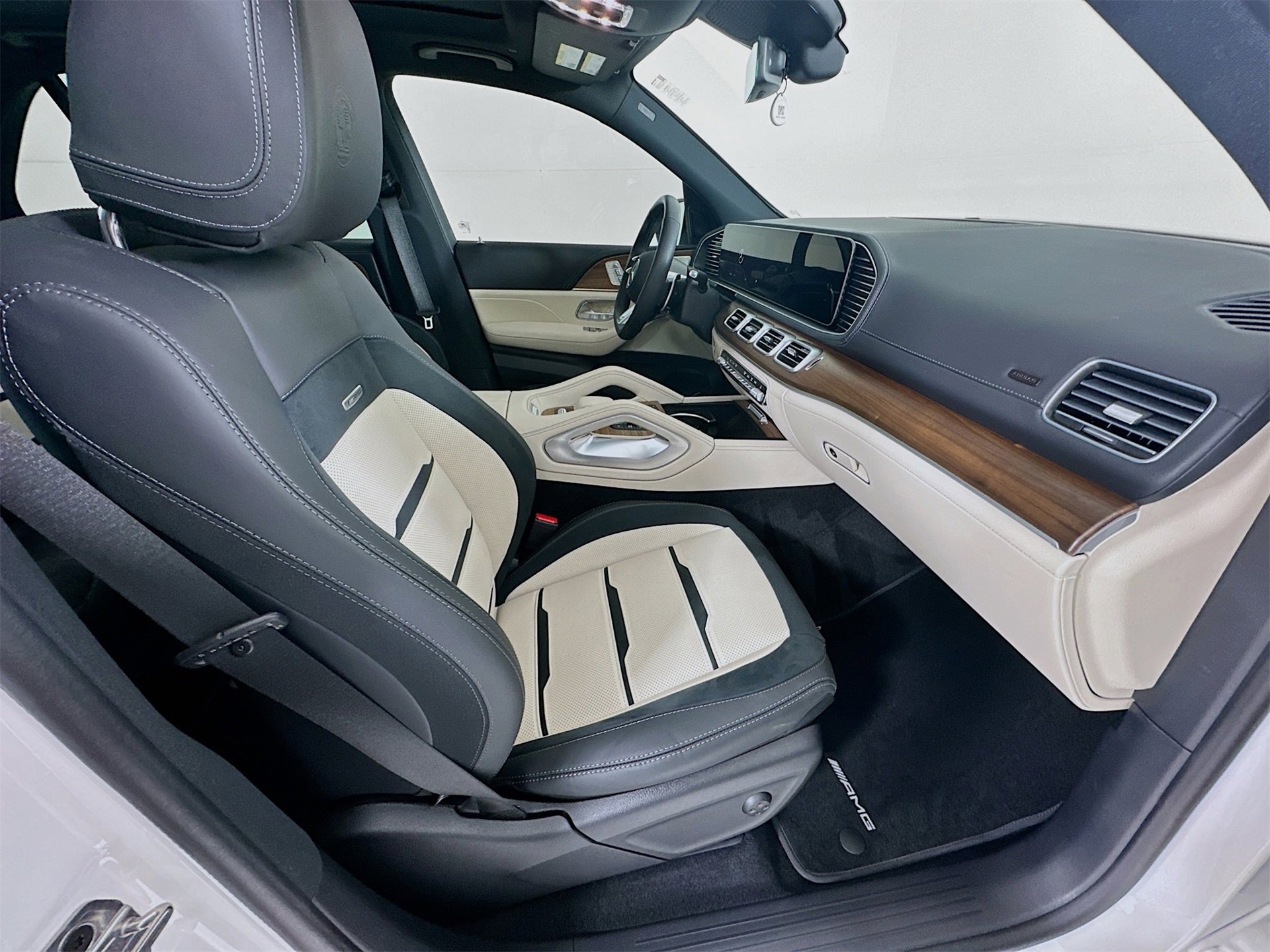 Certified 2025 Mercedes-Benz GLE 53 AMG 4MATIC image 31