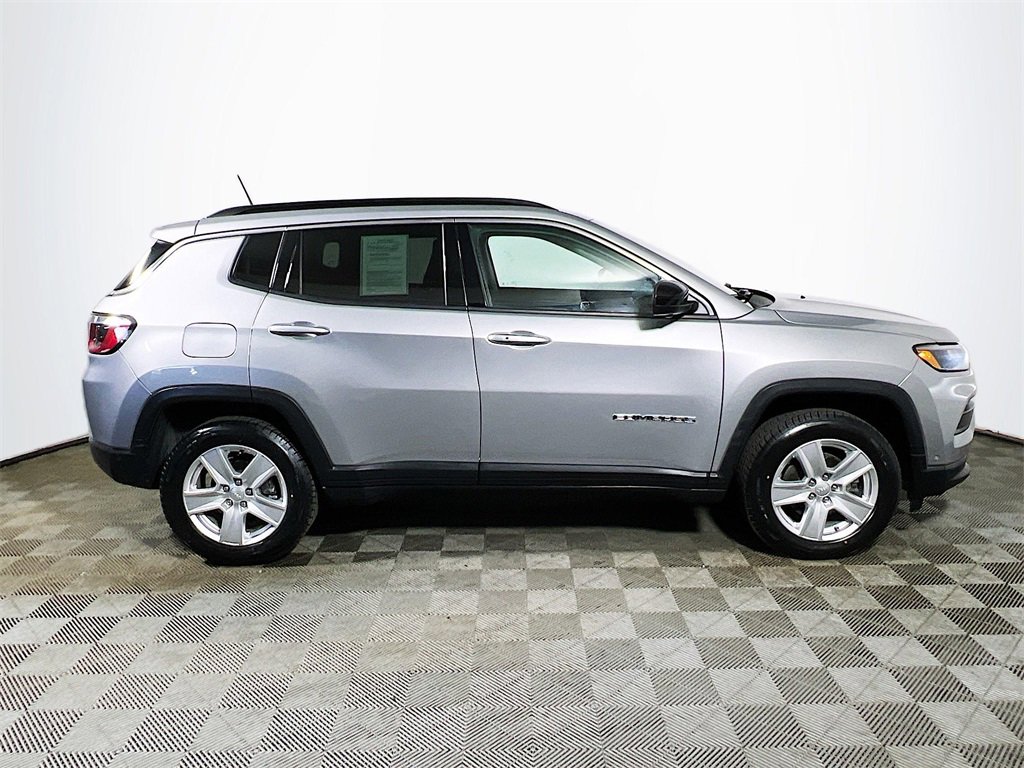 Used 2022 Jeep Compass Latitude w/ Sun and Sound Group image 9