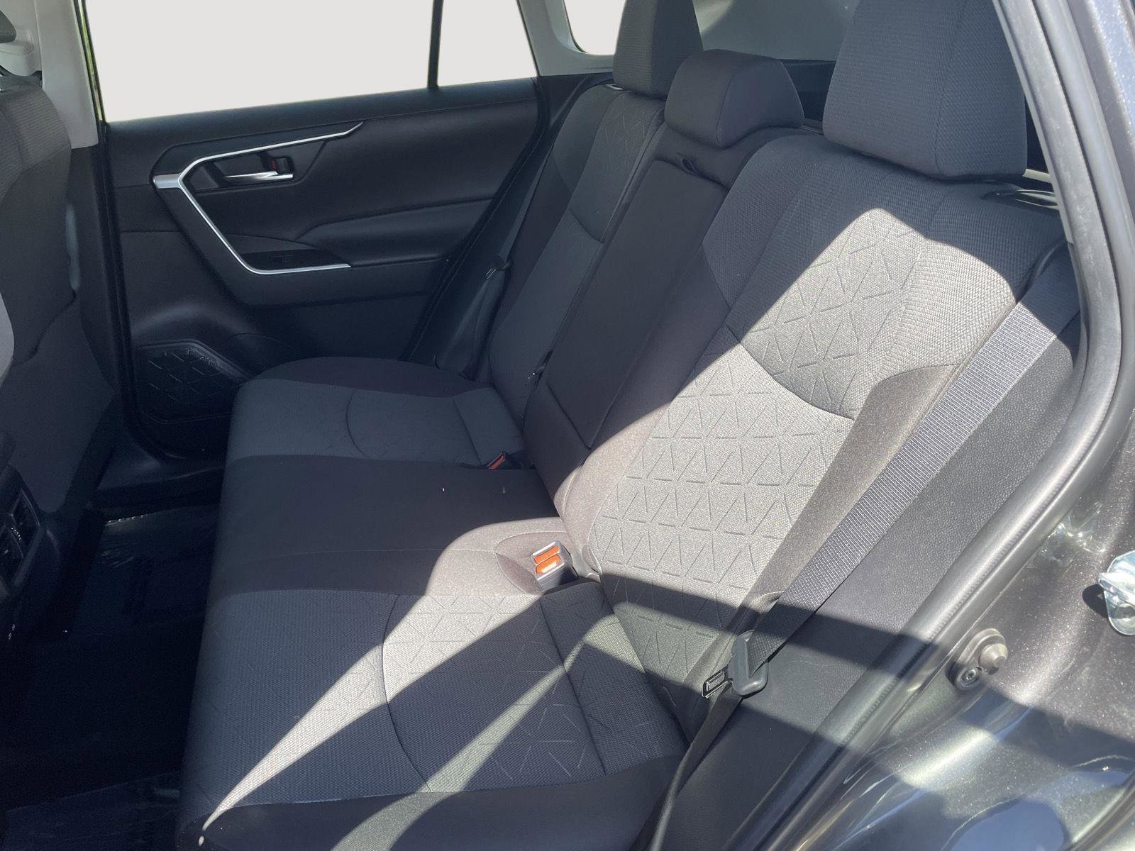 Used 2022 Toyota RAV4 XLE AWD/4WD image 23