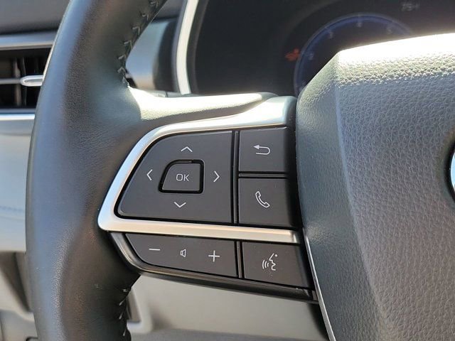 Used 2024 Toyota Highlander Limited image 32