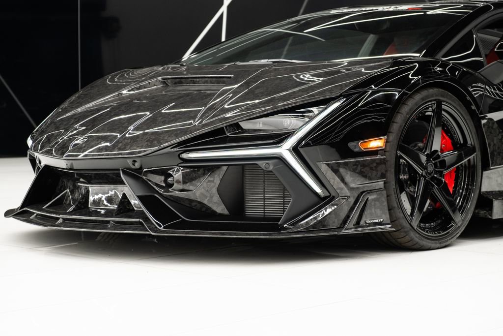 Used 2024 Lamborghini Revuelto image 4