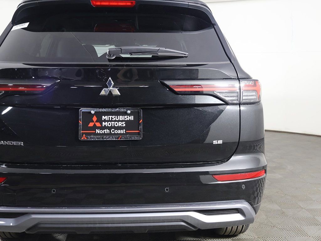 New 2026 Mitsubishi Outlander SE image 16