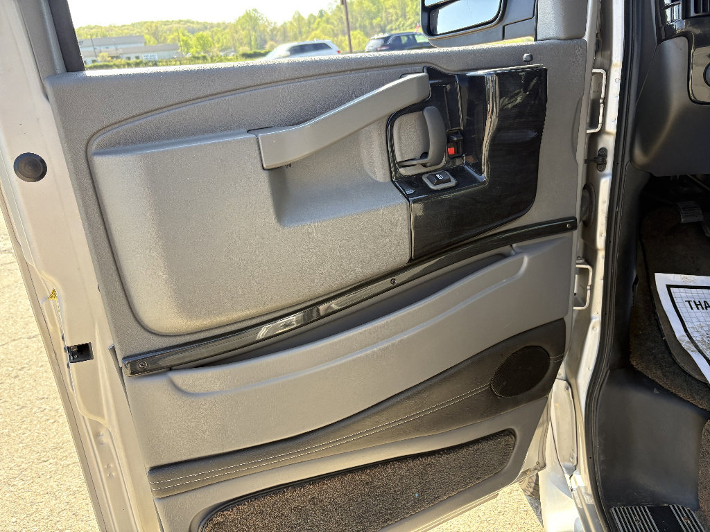 Used 2019 Chevrolet Express 2500 Extended w/ Enhanced Convenience Package RWD image 28