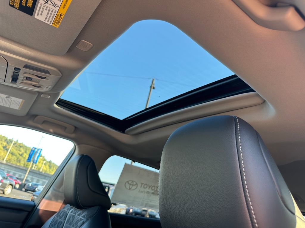 New 2025 Toyota Highlander XLE image 24