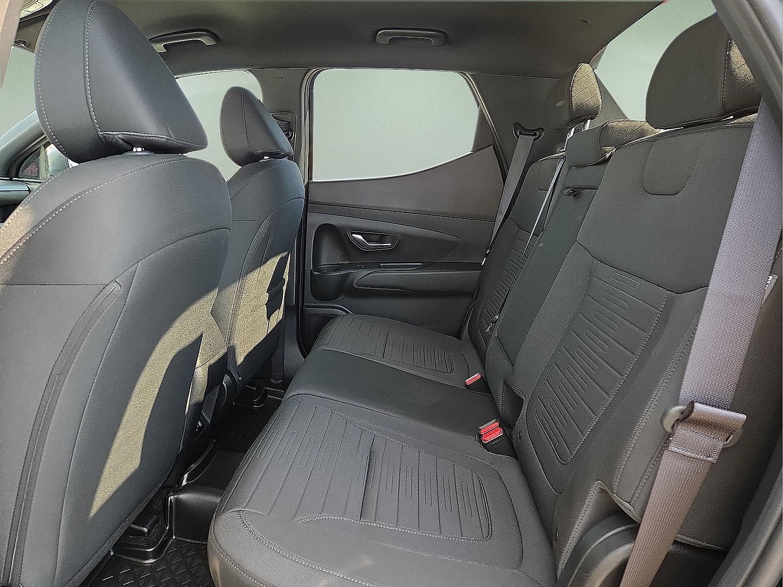 Used 2025 Hyundai Santa Cruz SE image 9