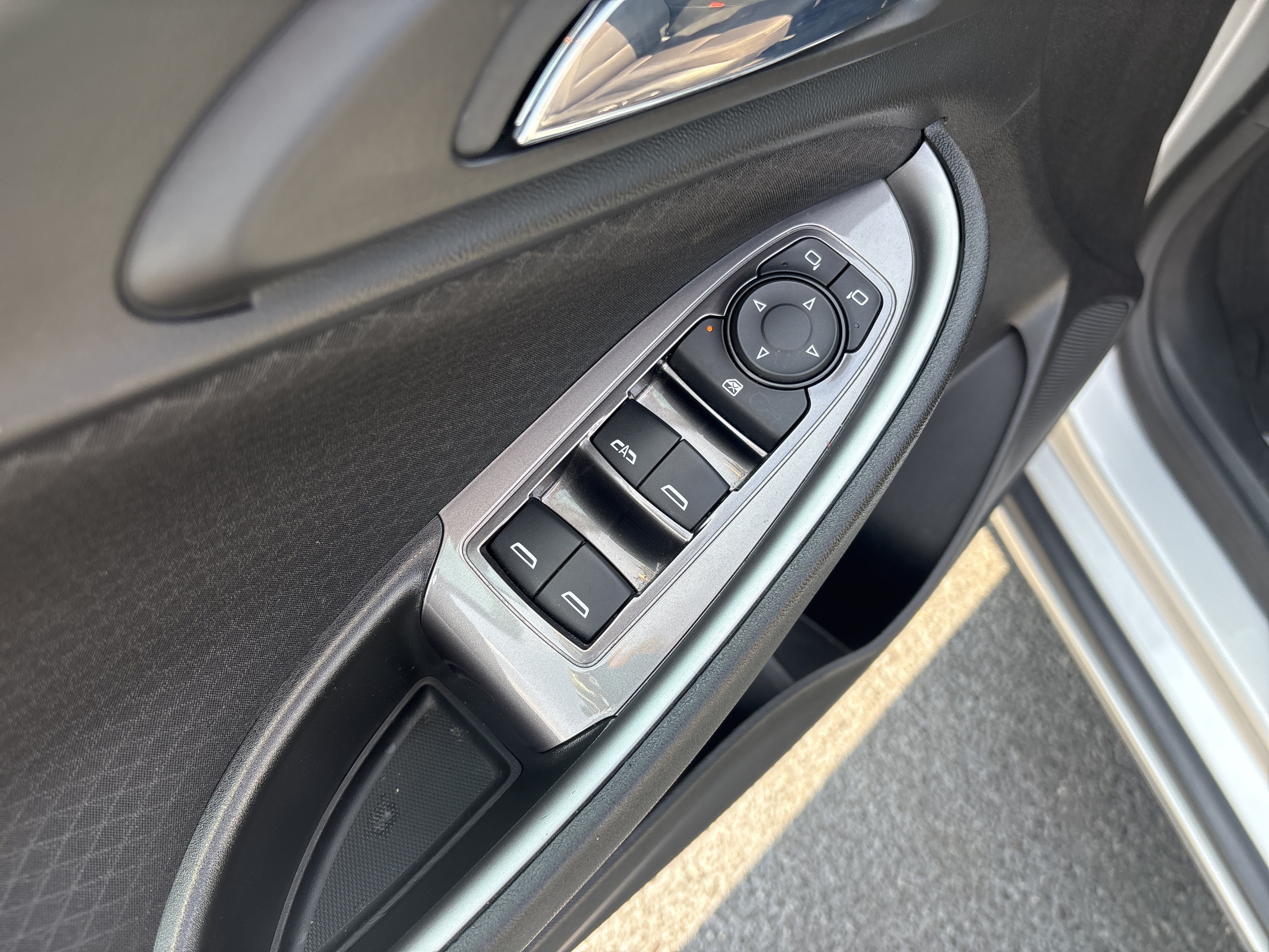 Used 2022 Chevrolet Malibu LT FWD image 15