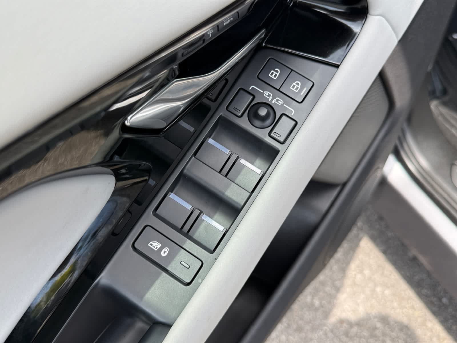 Used 2024 Land Rover Range Rover Evoque Dynamic SE AWD/4WD image 27