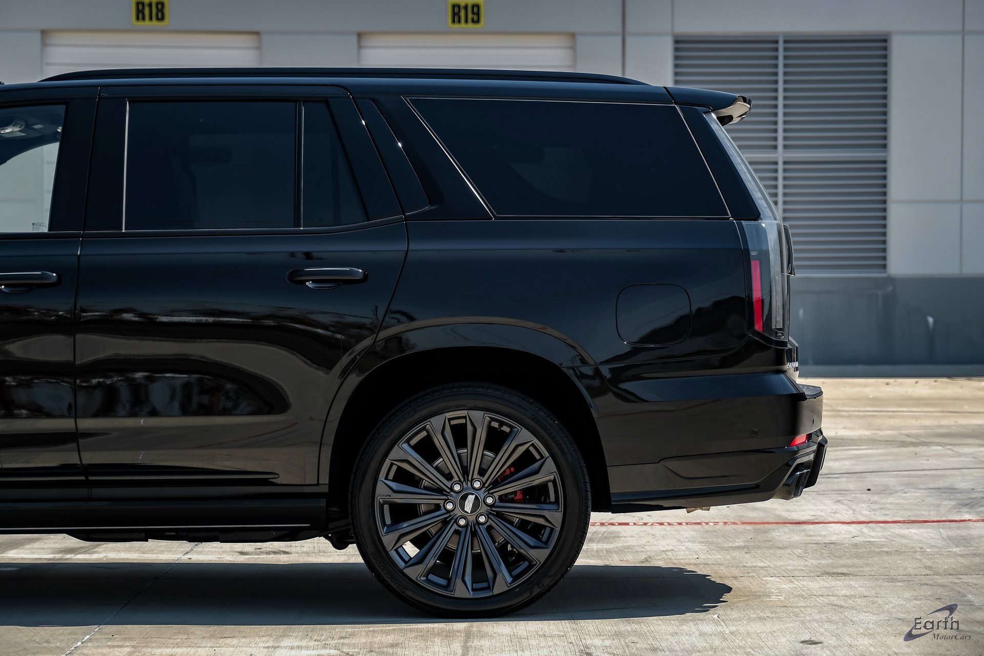 Used 2025 Cadillac Escalade V image 7
