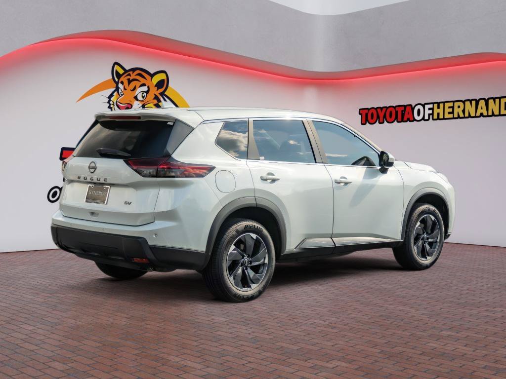 Used 2024 Nissan Rogue SV FWD image 5
