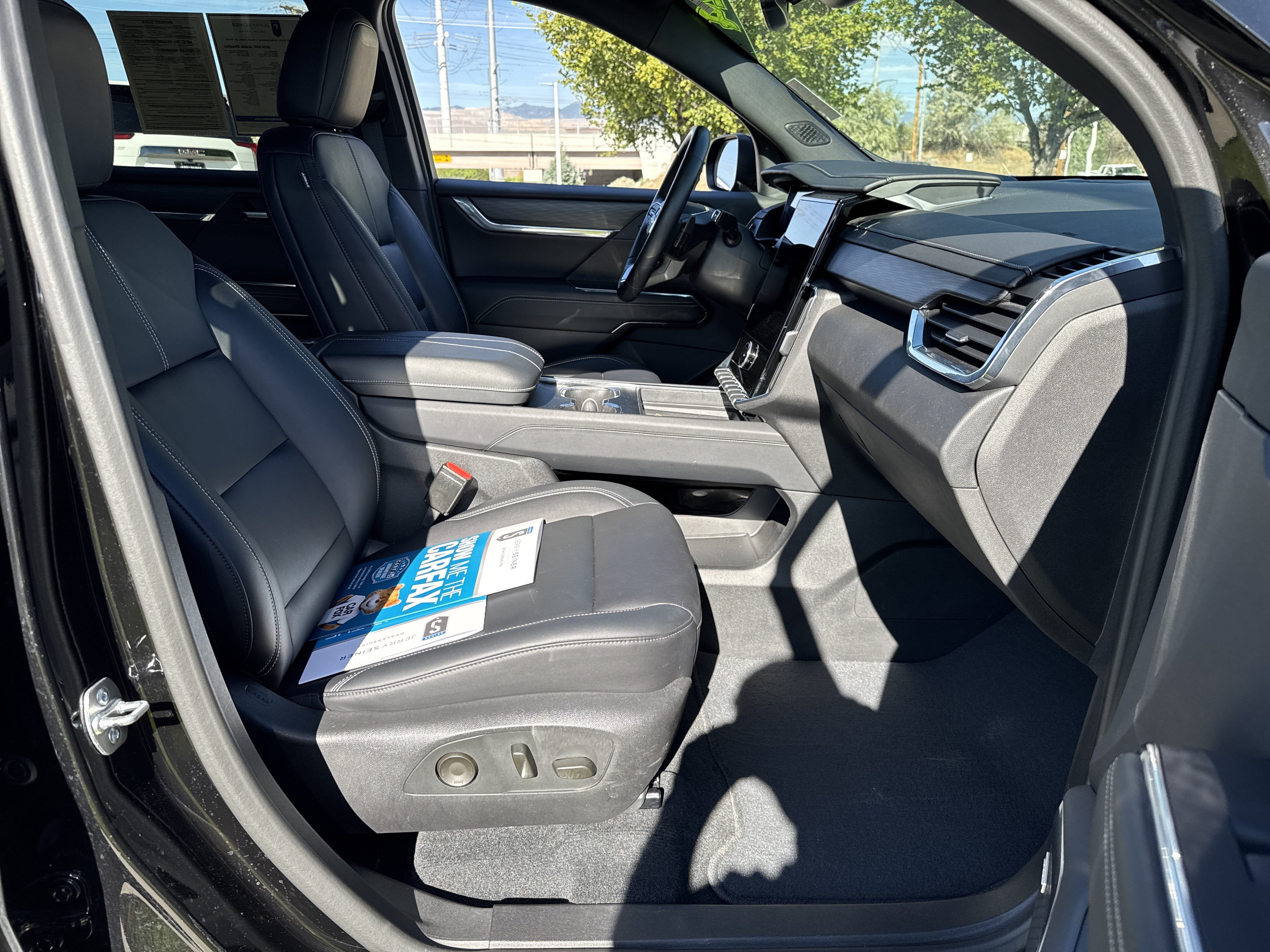 Used 2024 GMC Acadia Elevation w/ Luxury Package AWD/4WD image 21