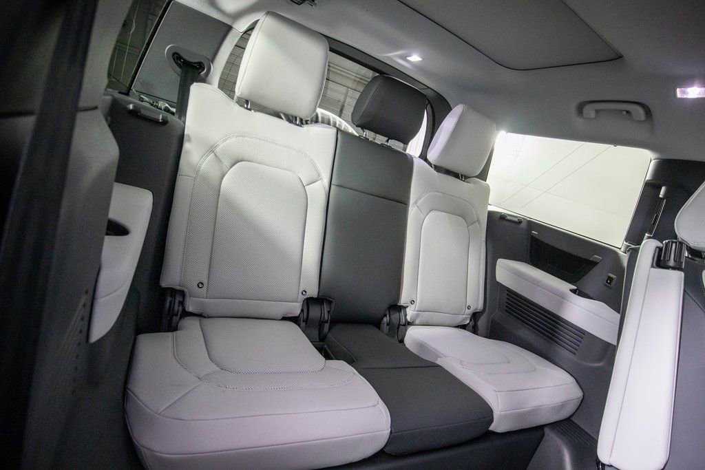 Used 2026 Land Rover Defender 130 S image 13