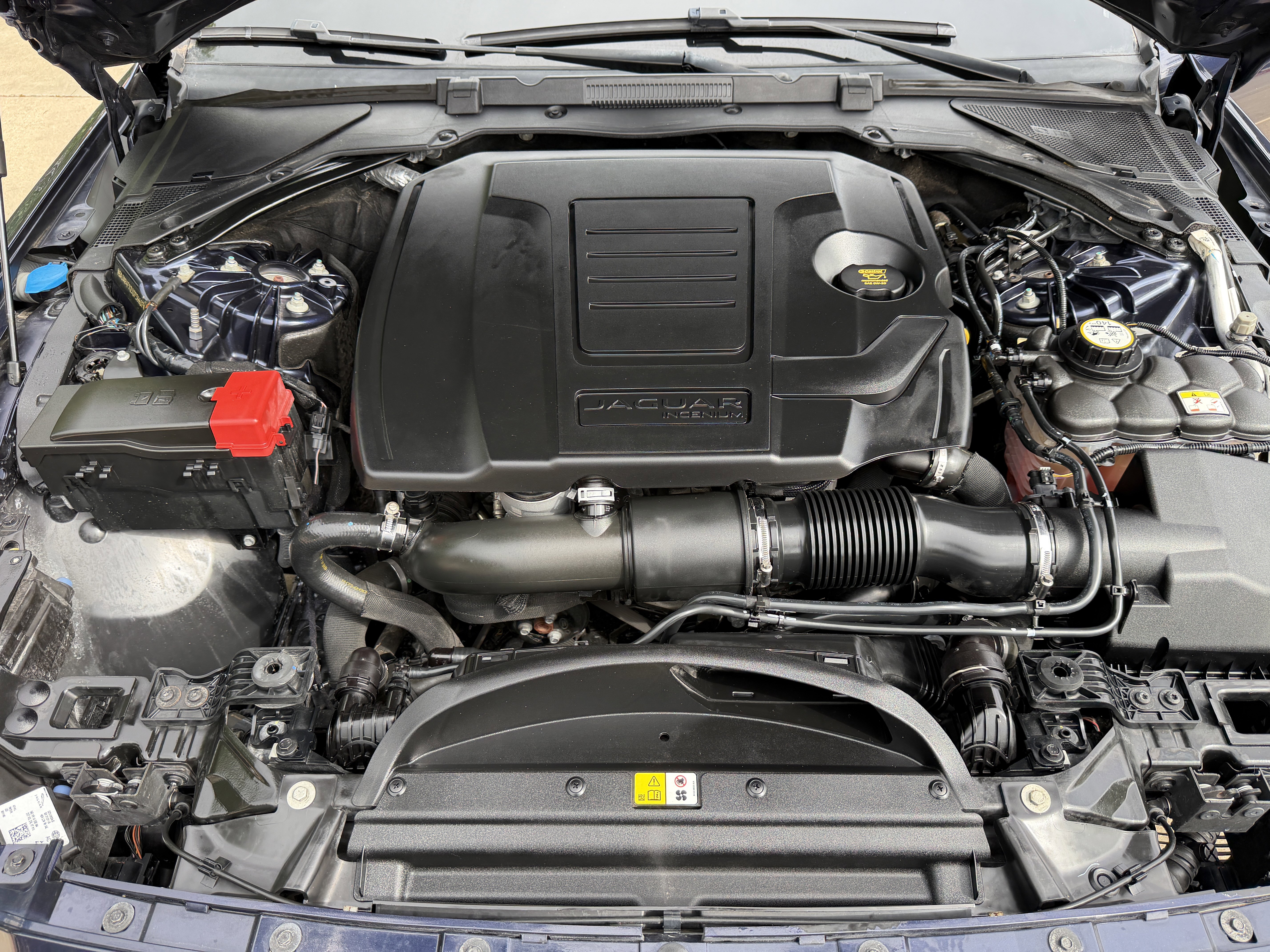 Used 2018 Jaguar XE image 40