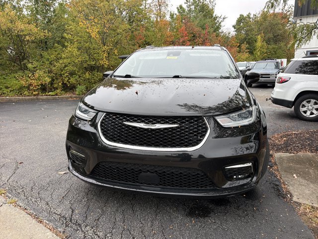 Used 2021 Chrysler Pacifica Touring w/ Cold Weather Group FWD image 3