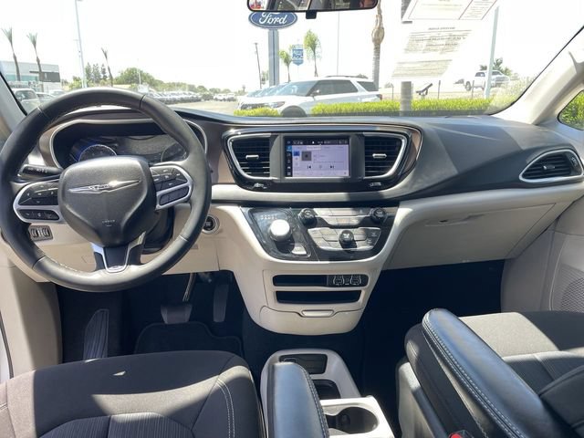 Used 2022 Chrysler Voyager LX FWD image 19