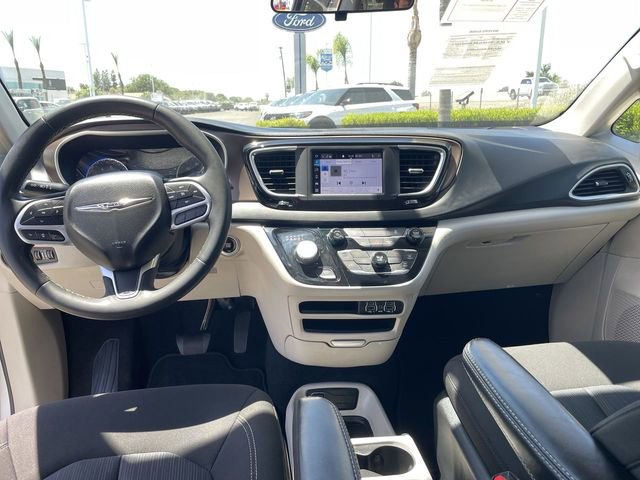 Used 2022 Chrysler Voyager LX FWD image 19