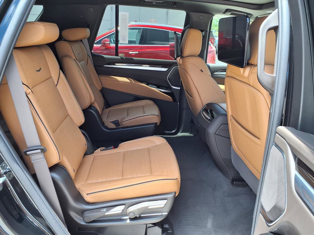 Used 2026 Cadillac Escalade Luxury w/ Touring Package AWD/4WD image 13