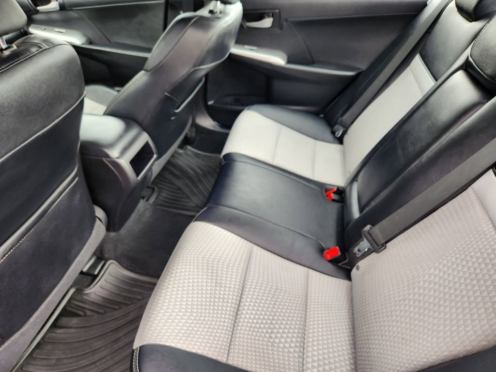 Used 2014 Toyota Camry SE FWD image 19