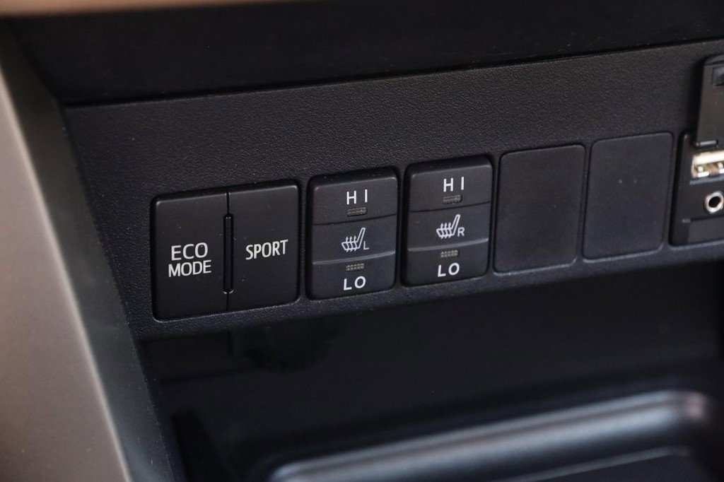 Used 2015 Toyota RAV4 Limited w/ Technology Package image 21