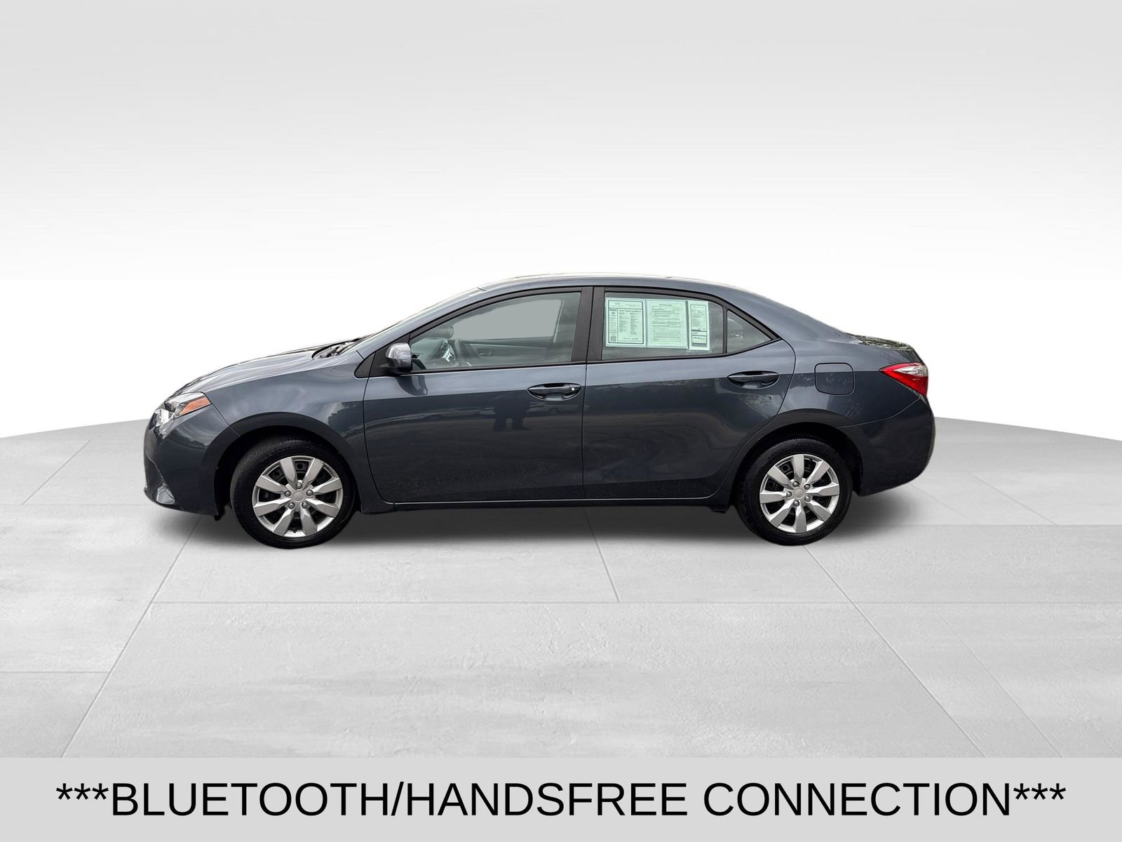 Used 2015 Toyota Corolla LE FWD image 2