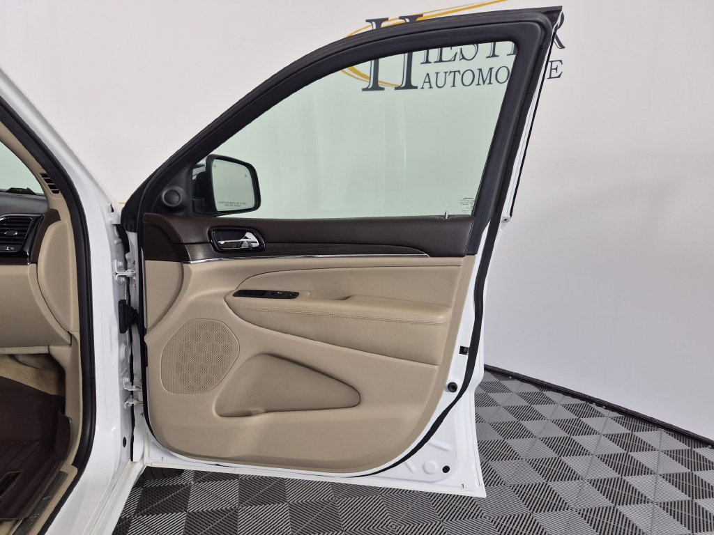 Used 2019 Jeep Grand Cherokee Overland RWD image 35