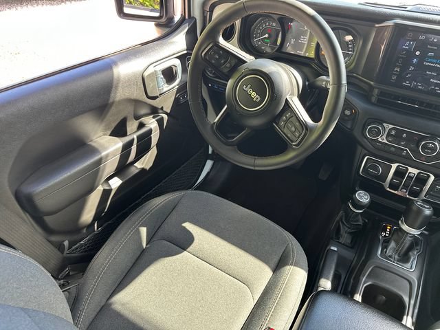 Used 2024 Jeep Wrangler Unlimited w/ Convenience Group AWD/4WD image 19