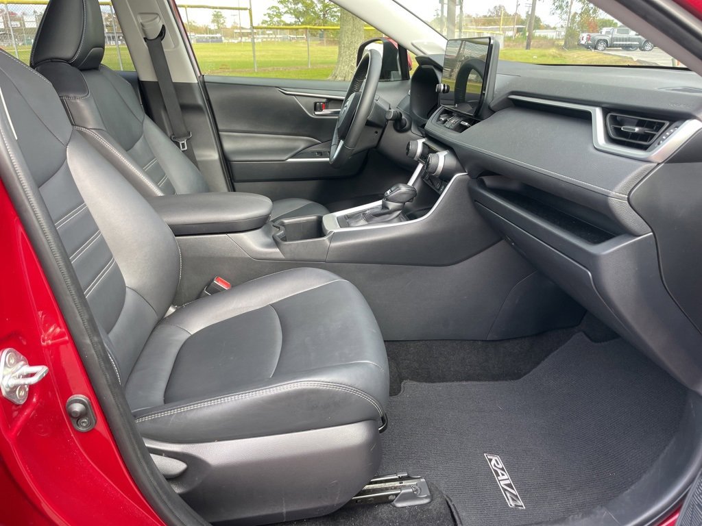 Used 2023 Toyota RAV4 XLE Premium image 10