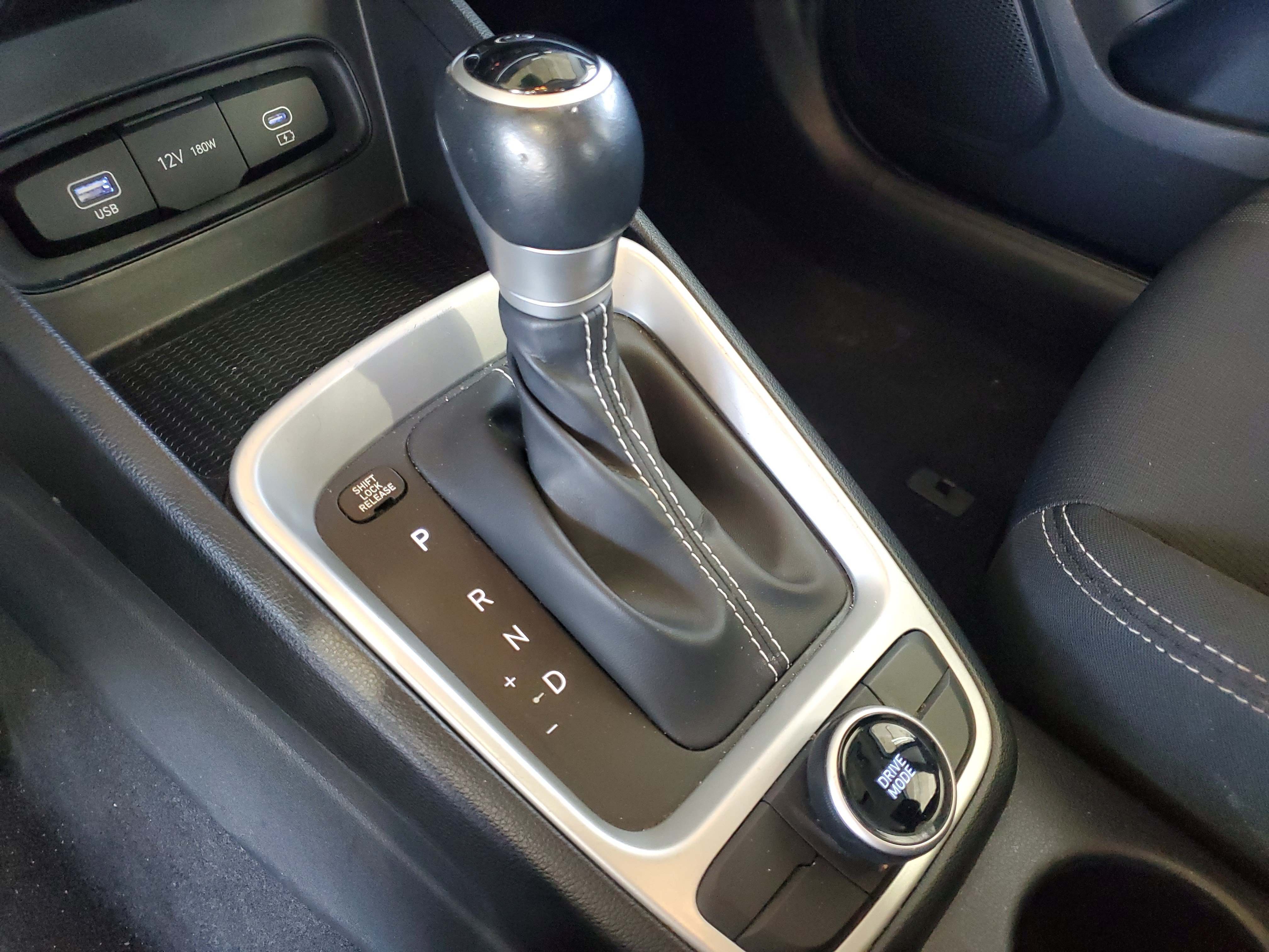 Used 2024 Hyundai Venue SEL FWD image 26