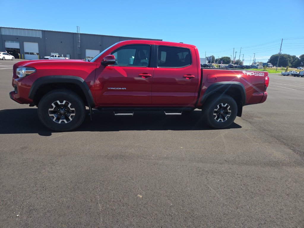 Used 2019 Toyota Tacoma TRD Off-Road AWD/4WD image 9